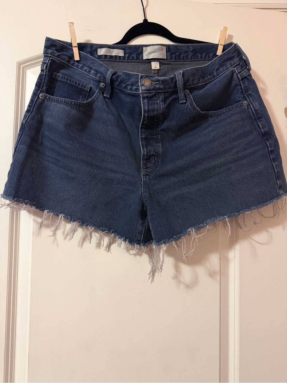 Universal Threads High-Rise Frayed Hem Denim Shorts - Blue sz 12.